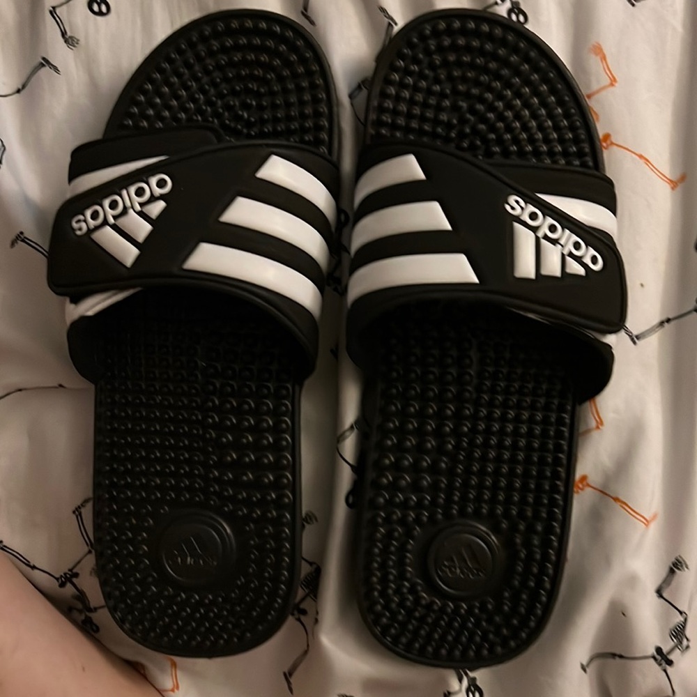 adidas W adissage slides. Blk/white sz 8